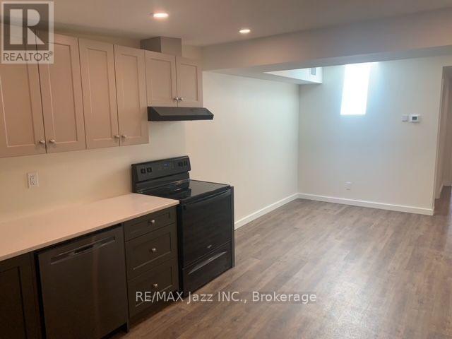 Upper - 16 Simcoe Street S, Oshawa, Ontario  L1H 4G2 - Photo 7 - E13710436