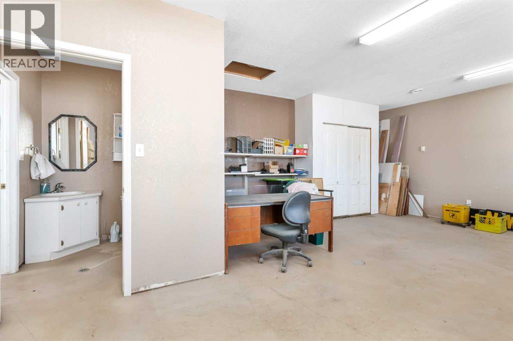 27556 Township Road 372, Rural Red Deer County, Alberta  T4G 0M5 - Photo 43 - A2285163