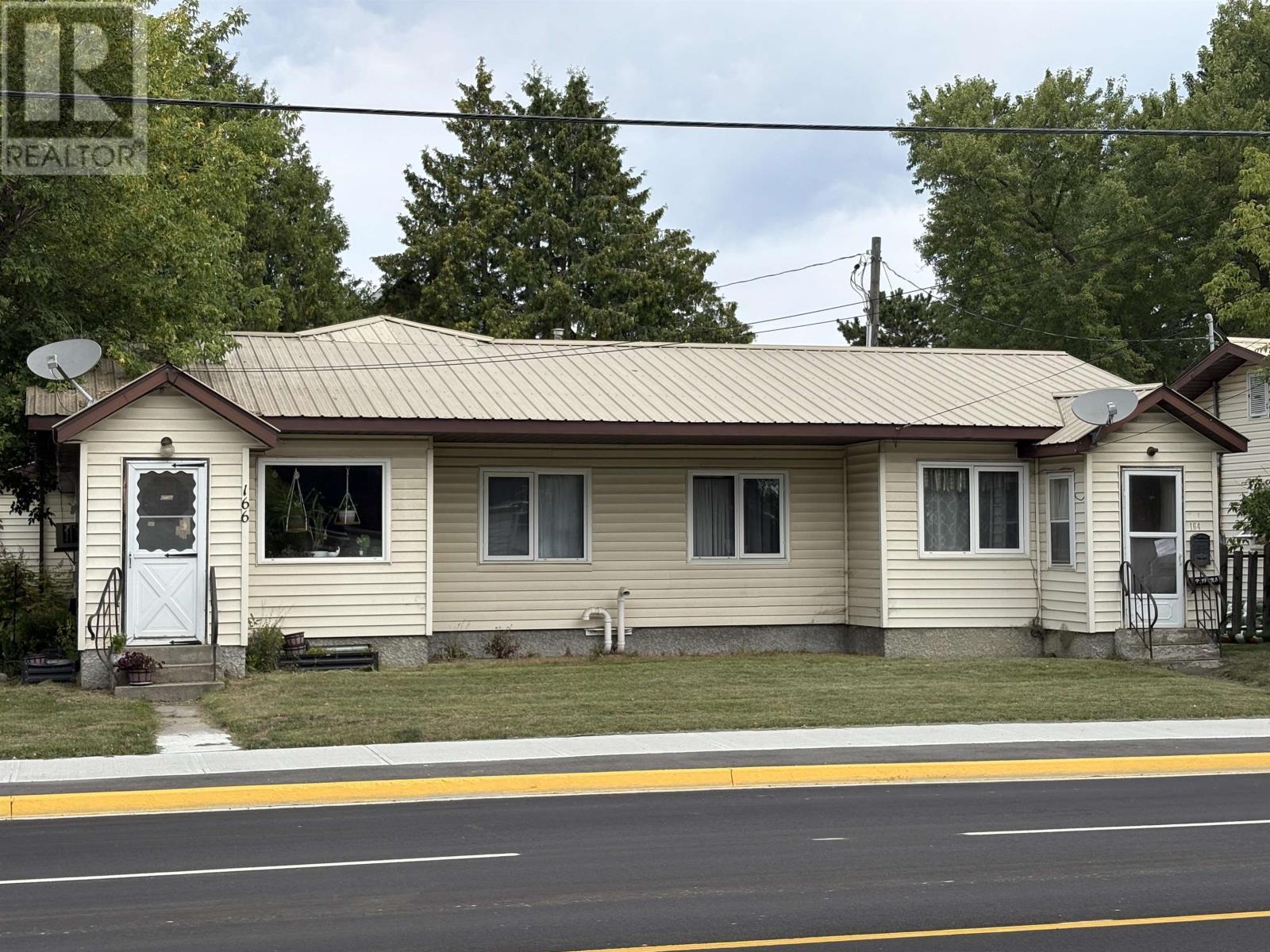 160-166 Third St W, Fort Frances, Ontario  P9A 3A3 - Photo 2 - TB2602495