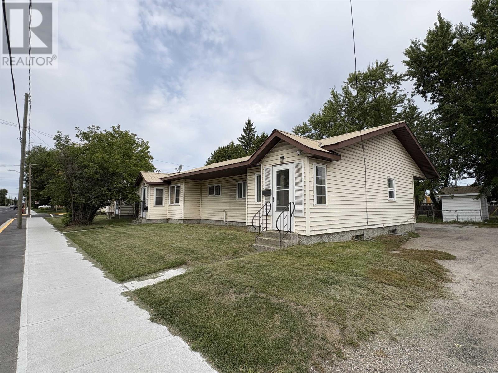 160-166 Third St W, Fort Frances, Ontario  P9A 3A3 - Photo 3 - TB2602495
