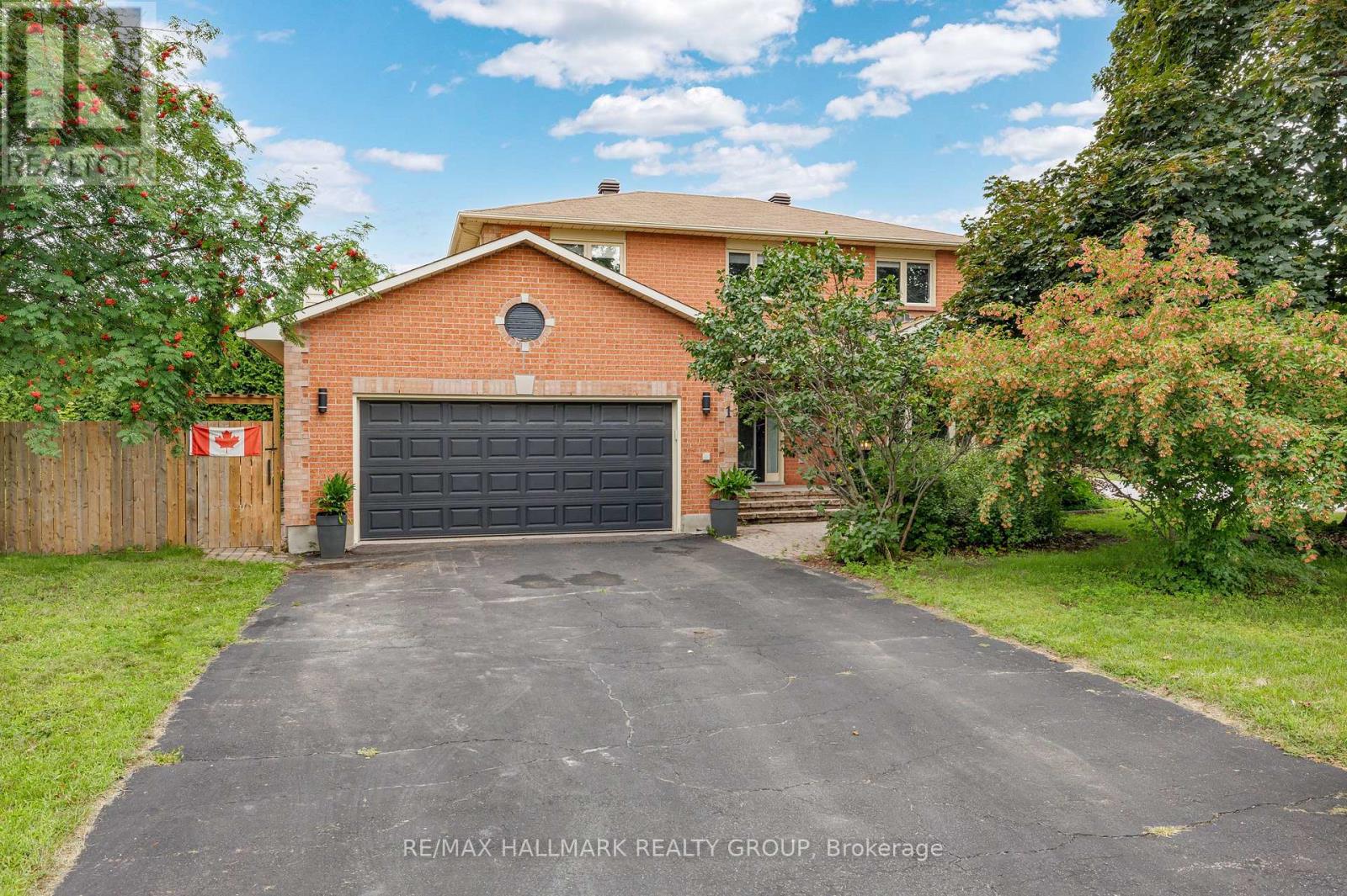 1 HEDGEROW LANE, Ottawa, Ontario