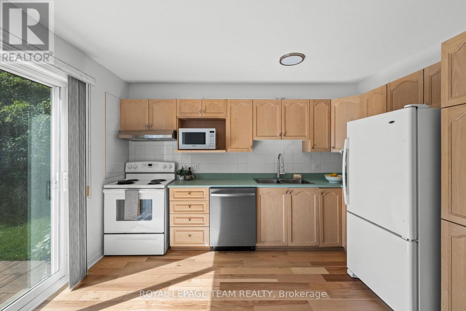 77 Sherring Court, Ottawa, Ontario  K2K 2T1 - Photo 4 - X13710532