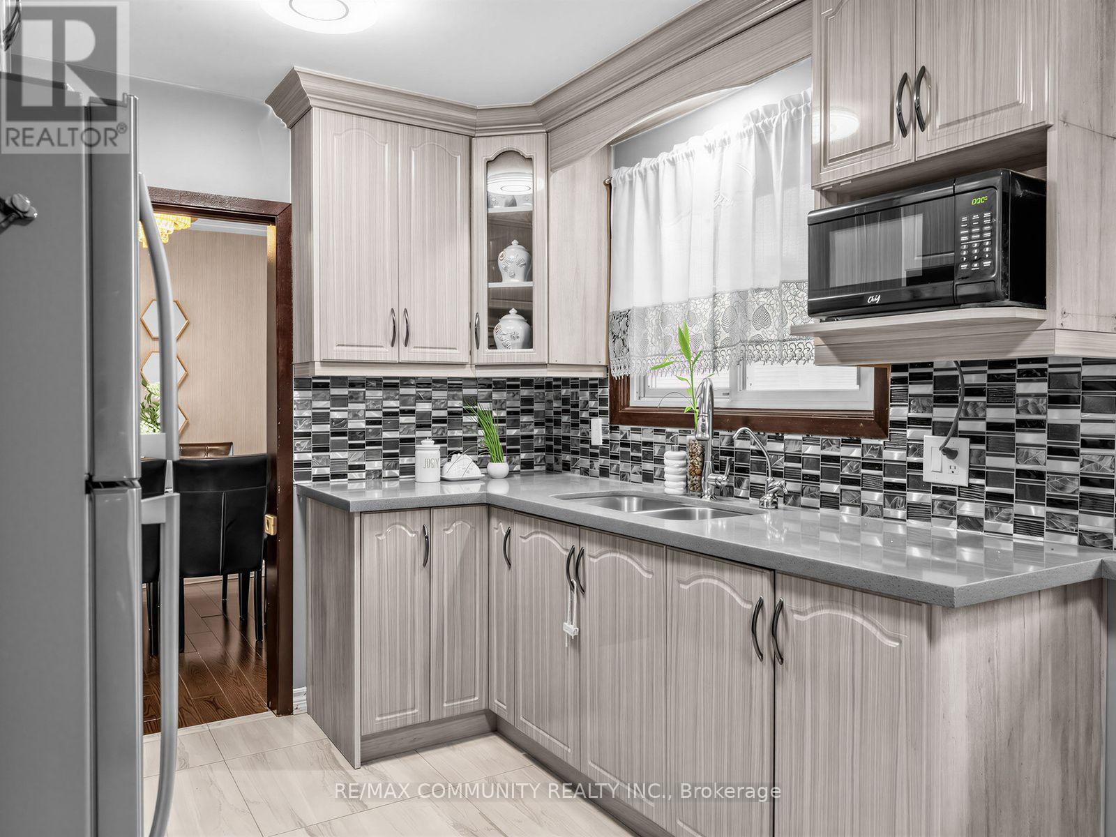 1397 Charles Drive, Burlington, Ontario  L7P 2C8 - Photo 16 - W13660956