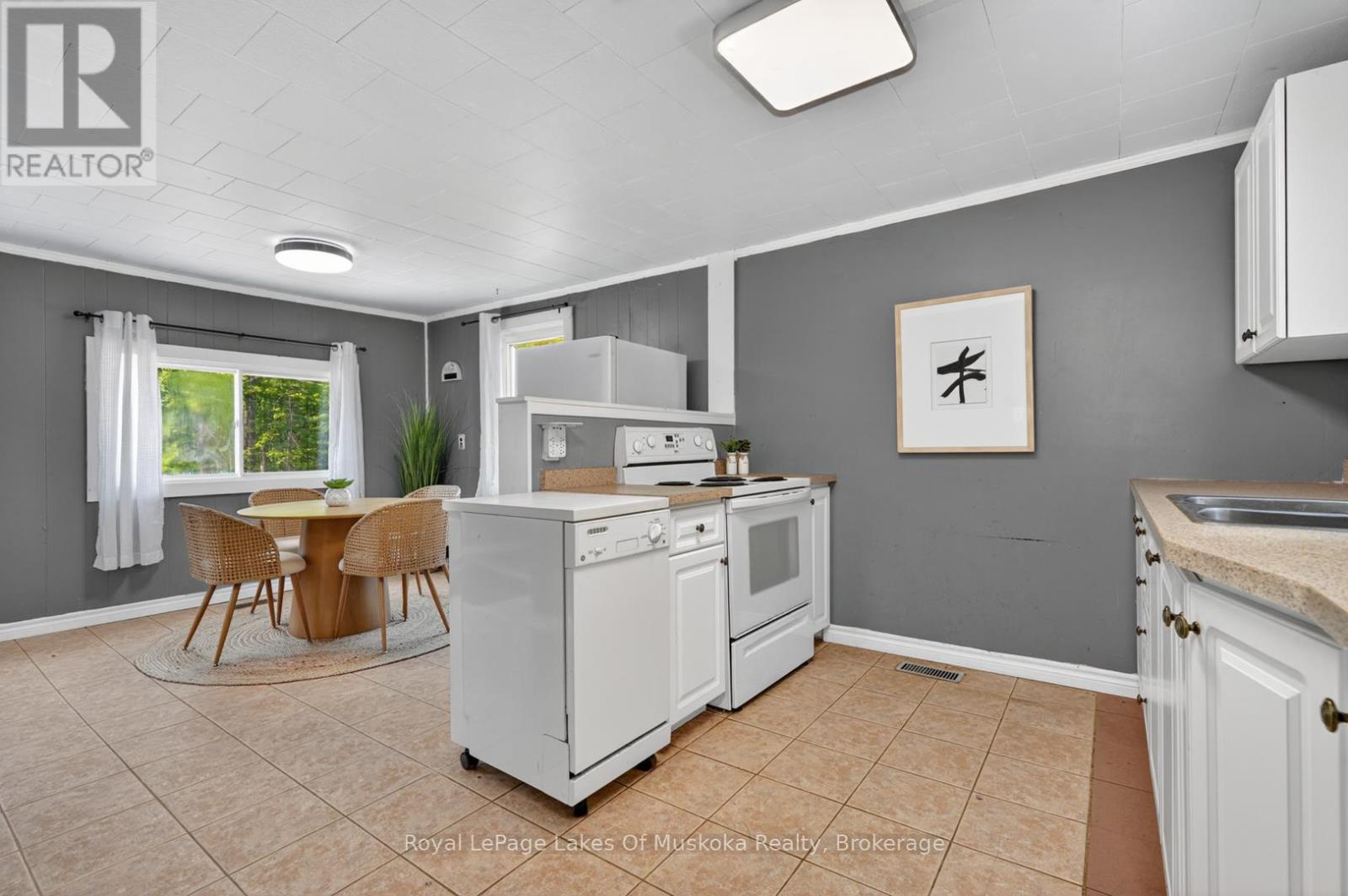 1018 Sniders Bay Road, Gravenhurst, Ontario  P1P 1R2 - Photo 12 - X13710364