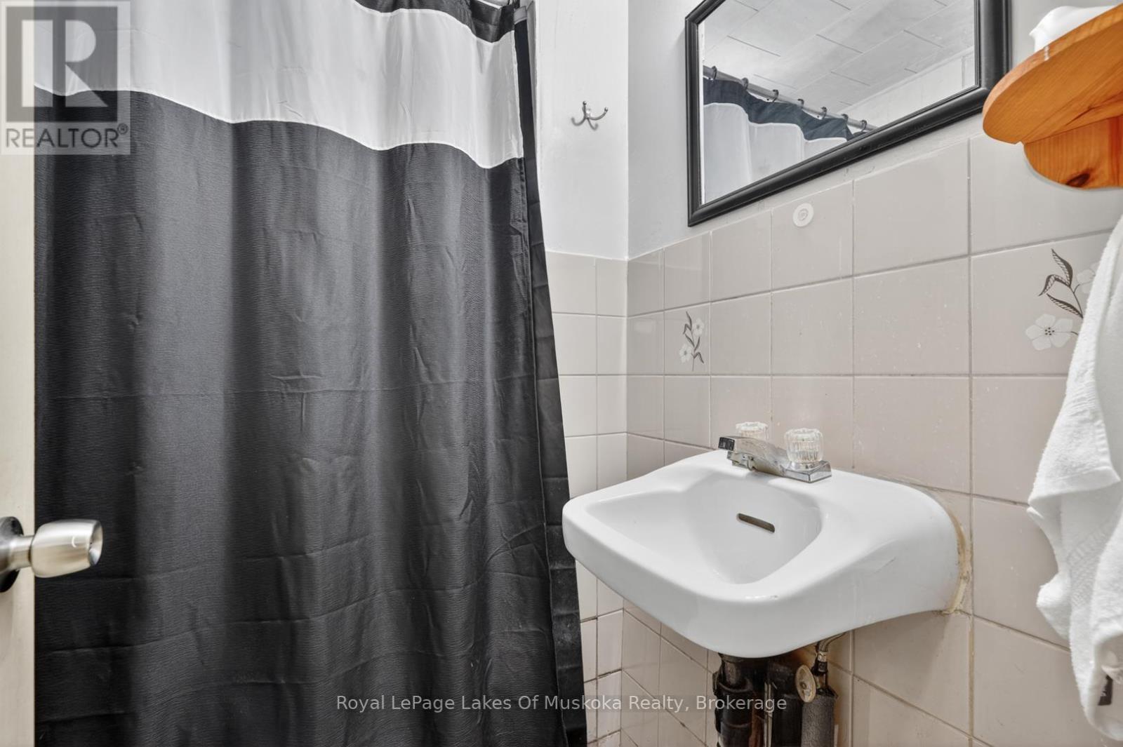 1018 Sniders Bay Road, Gravenhurst, Ontario  P1P 1R2 - Photo 15 - X13710364
