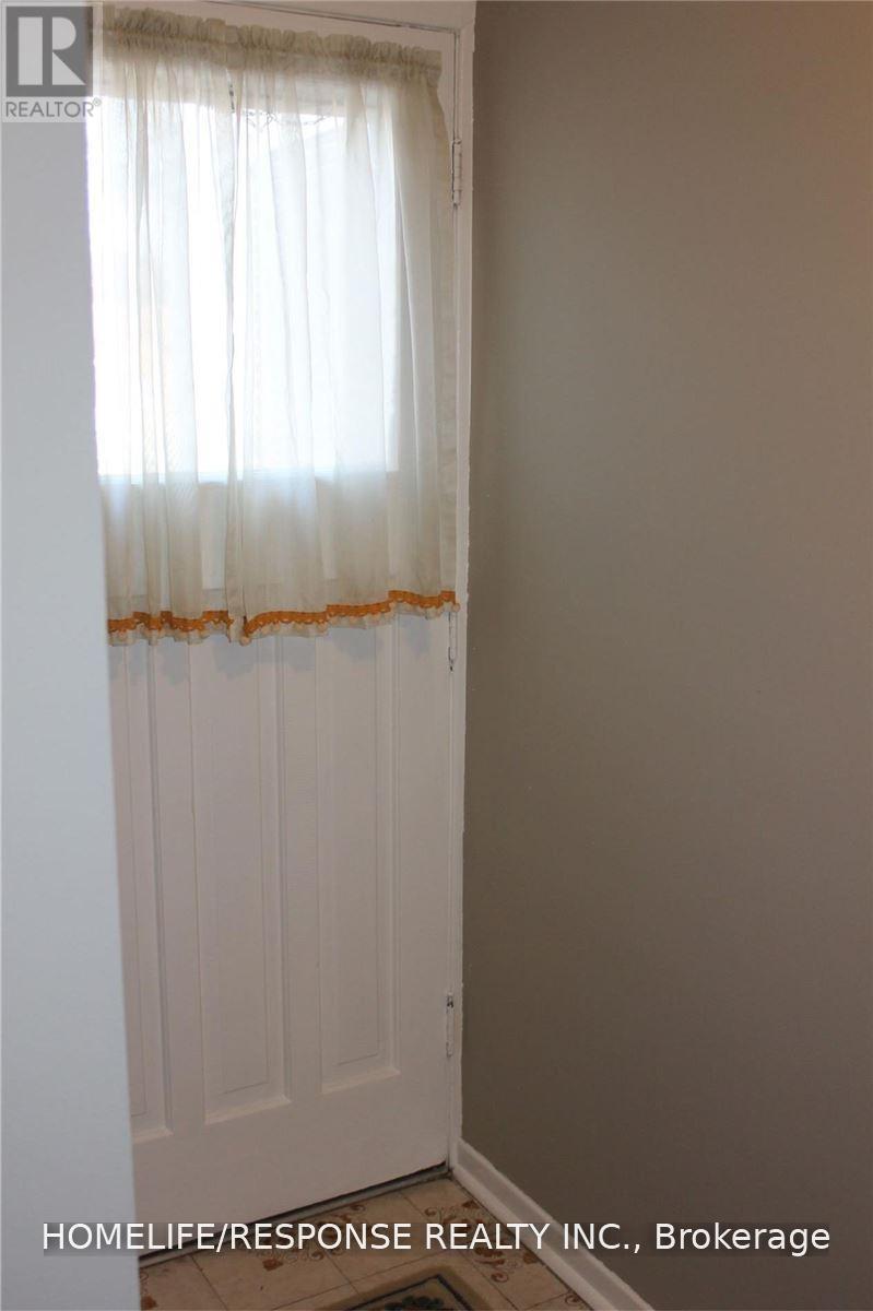 Lower - 20 Nootka Crescent, Toronto, Ontario M2H 2X6 - Photo 3 - C13710344