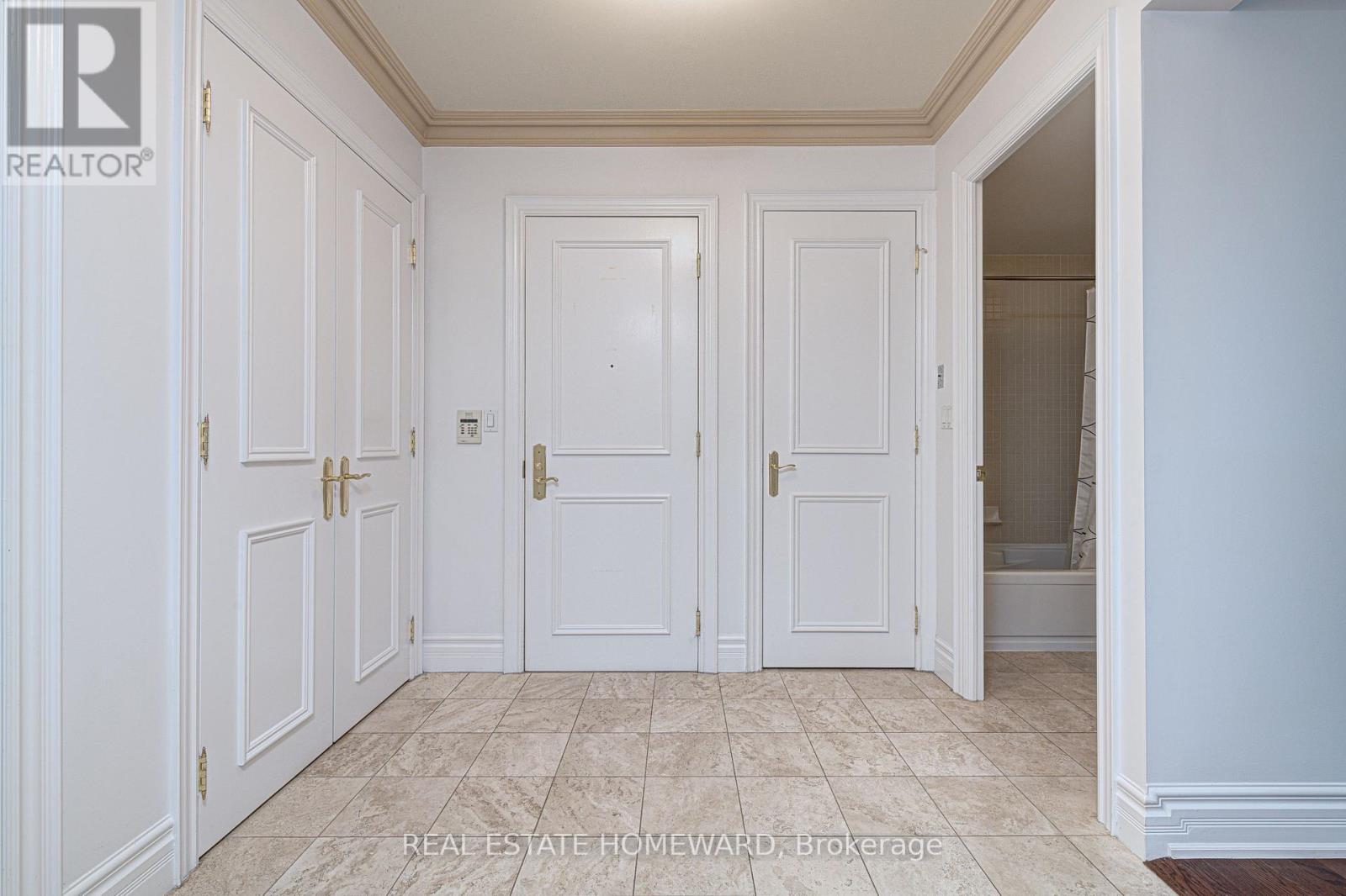 206 - 10 Old York Mills Road, Toronto, Ontario  M2P 2G9 - Photo 2 - C13710420