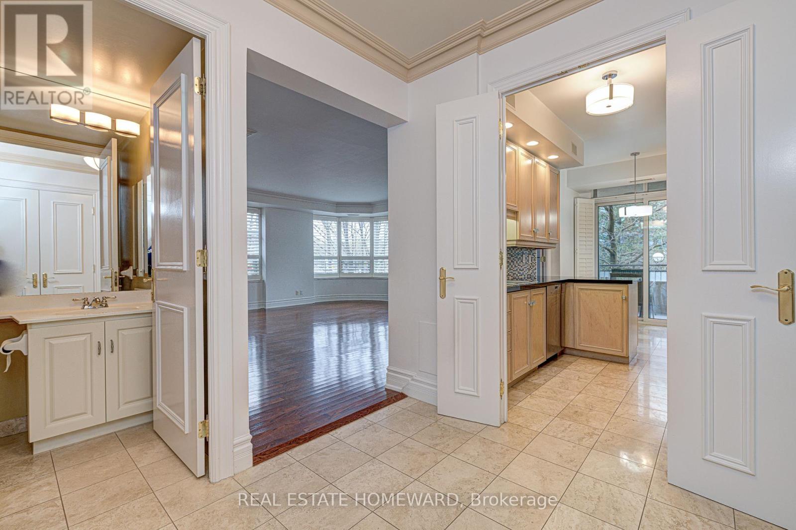 206 - 10 Old York Mills Road, Toronto, Ontario  M2P 2G9 - Photo 3 - C13710420