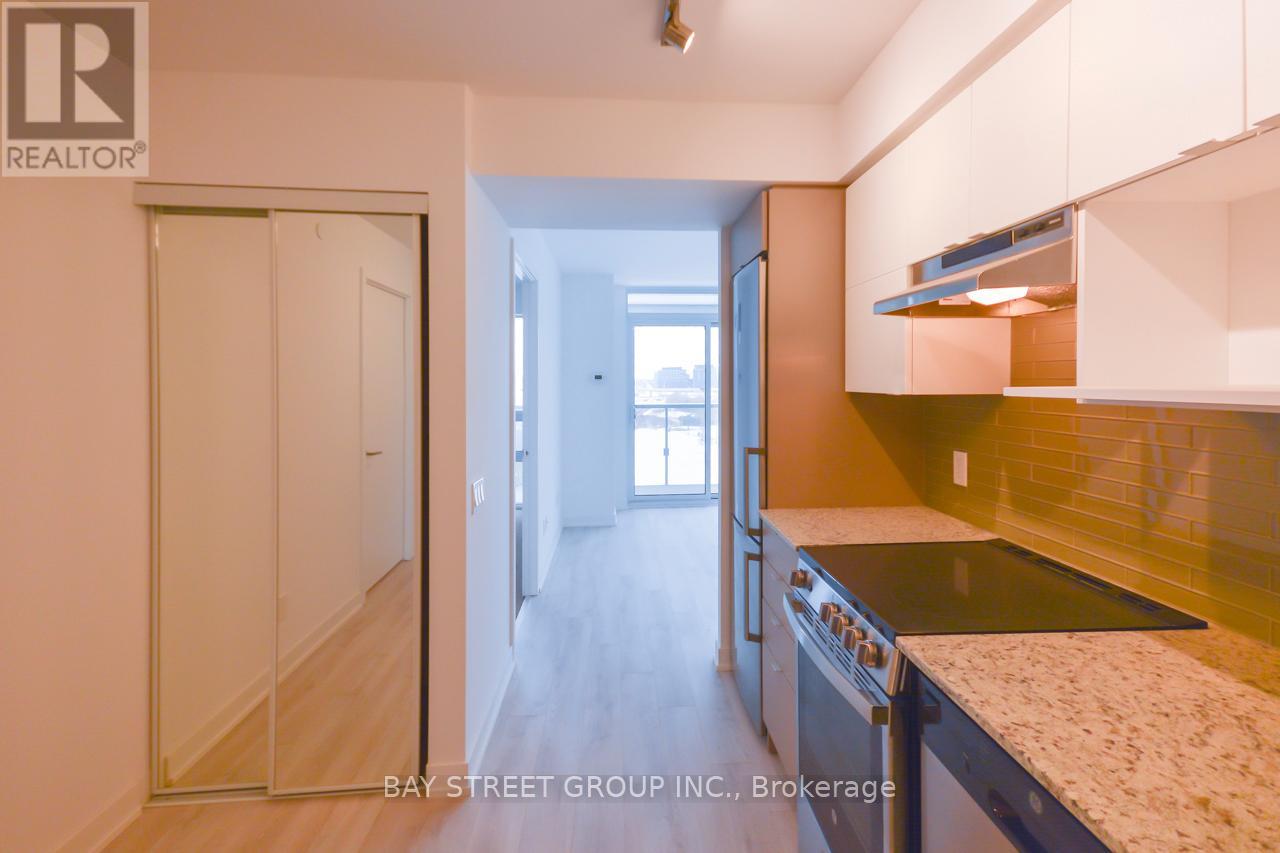 1010 - 120 Varna Drive, Toronto, Ontario M6A 0B3 - Photo 4 - C13710546