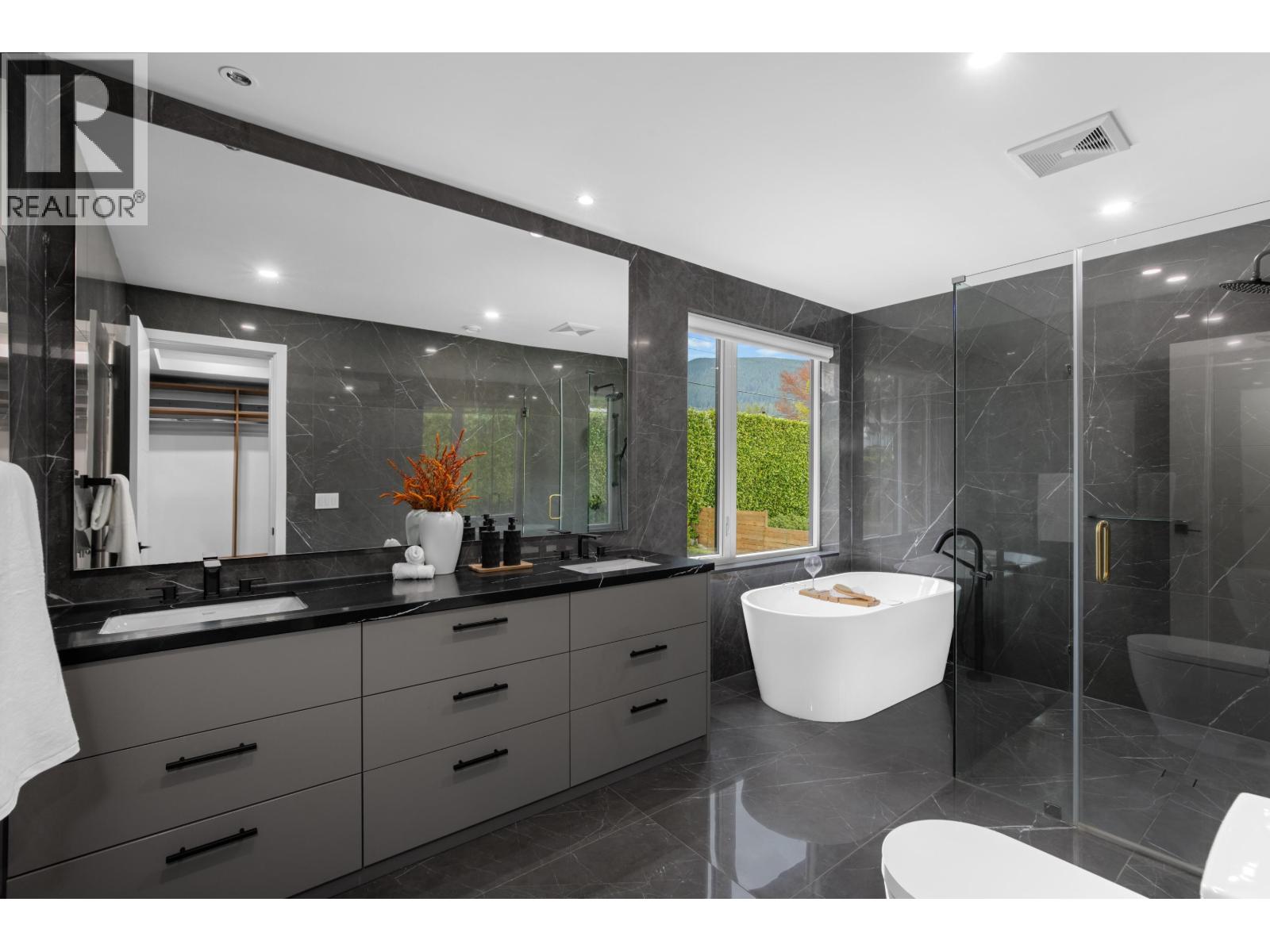 976 Melbourne Avenue, North Vancouver, British Columbia  V7R 1N9 - Photo 14 - R3113565