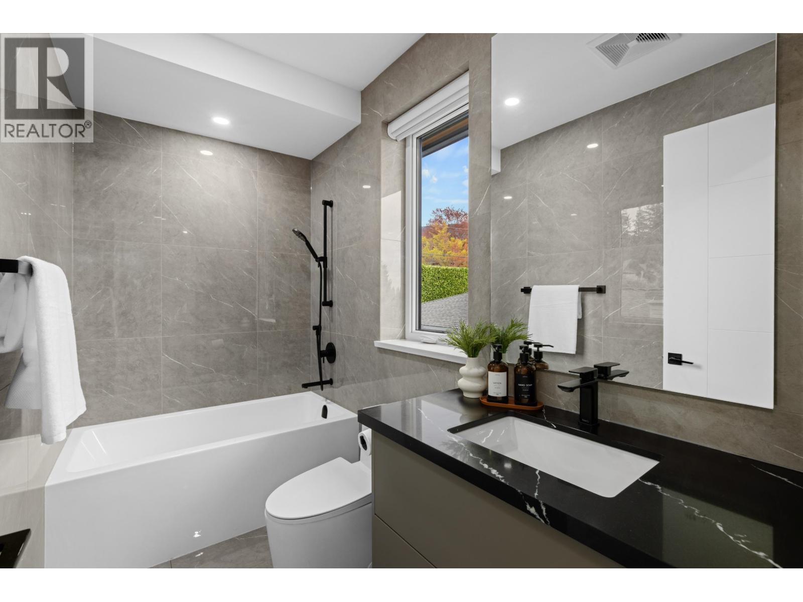 976 Melbourne Avenue, North Vancouver, British Columbia  V7R 1N9 - Photo 16 - R3113565