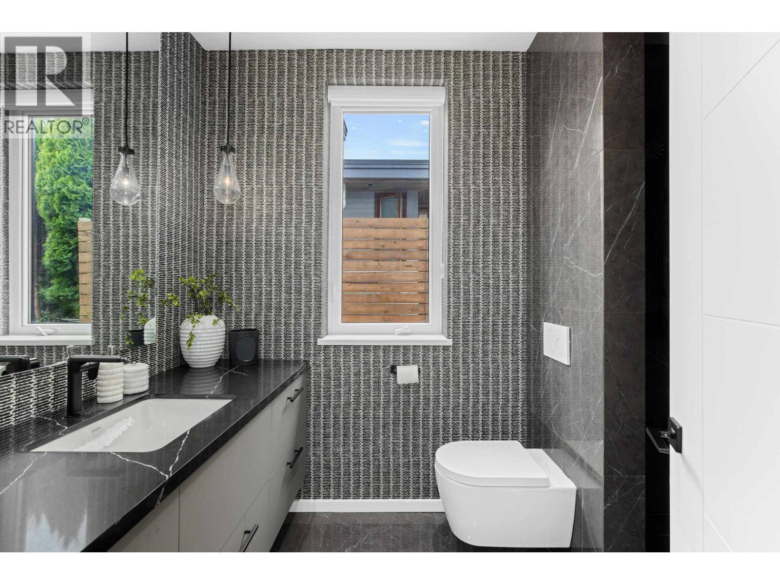 976 Melbourne Avenue, North Vancouver, British Columbia  V7R 1N9 - Photo 10 - R3113565