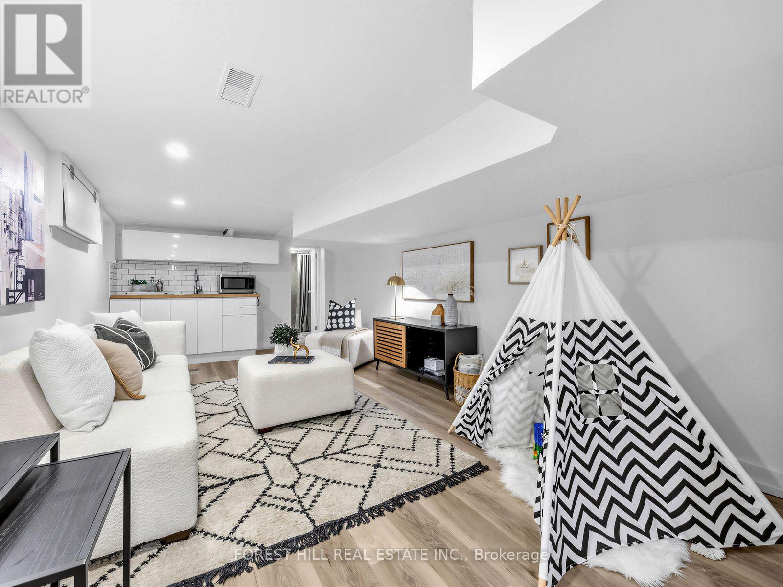 2375 Gerrard Street E, Toronto, Ontario  M4E 2E7 - Photo 17 - E13710370
