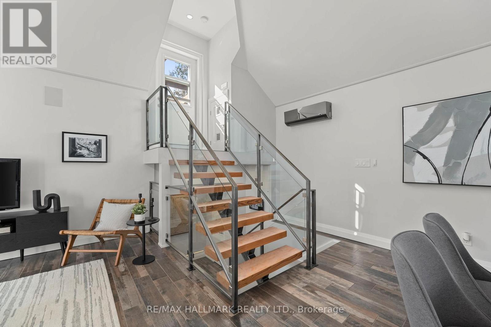 272 King Edward Avenue, Toronto, Ontario  M4C 0A8 - Photo 19 - E13710422