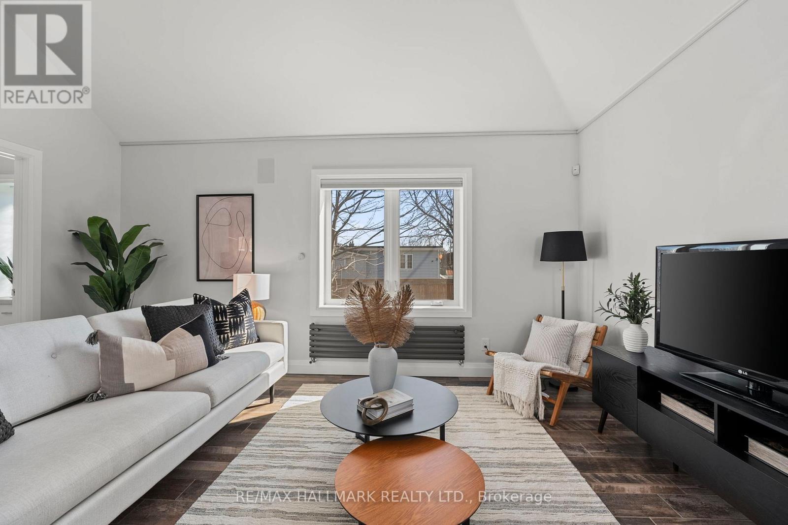 272 King Edward Avenue, Toronto, Ontario  M4C 0A8 - Photo 9 - E13710422