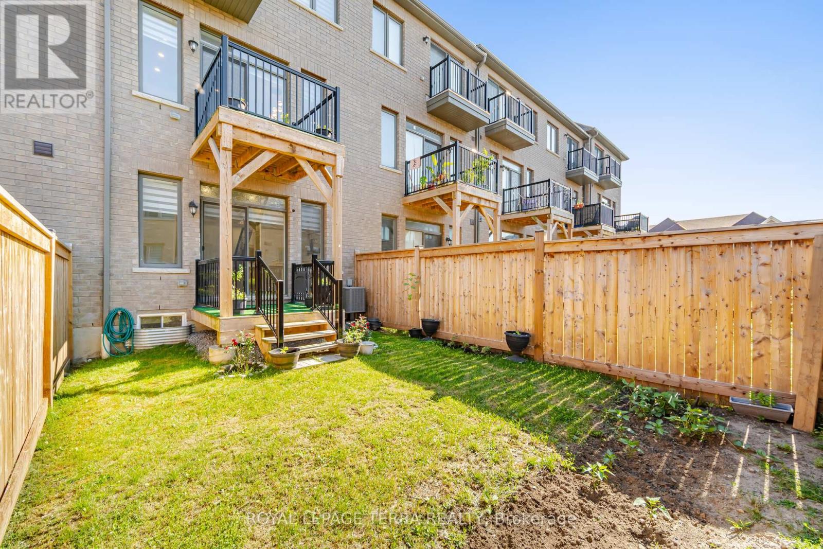 38 Hallmark Way, Whitby, Ontario  L1P 0K2 - Photo 37 - E13710568