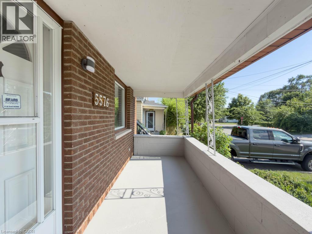 5576 Desson Avenue, Niagara Falls, Ontario  L2G 3T1 - Photo 3 - 40845661