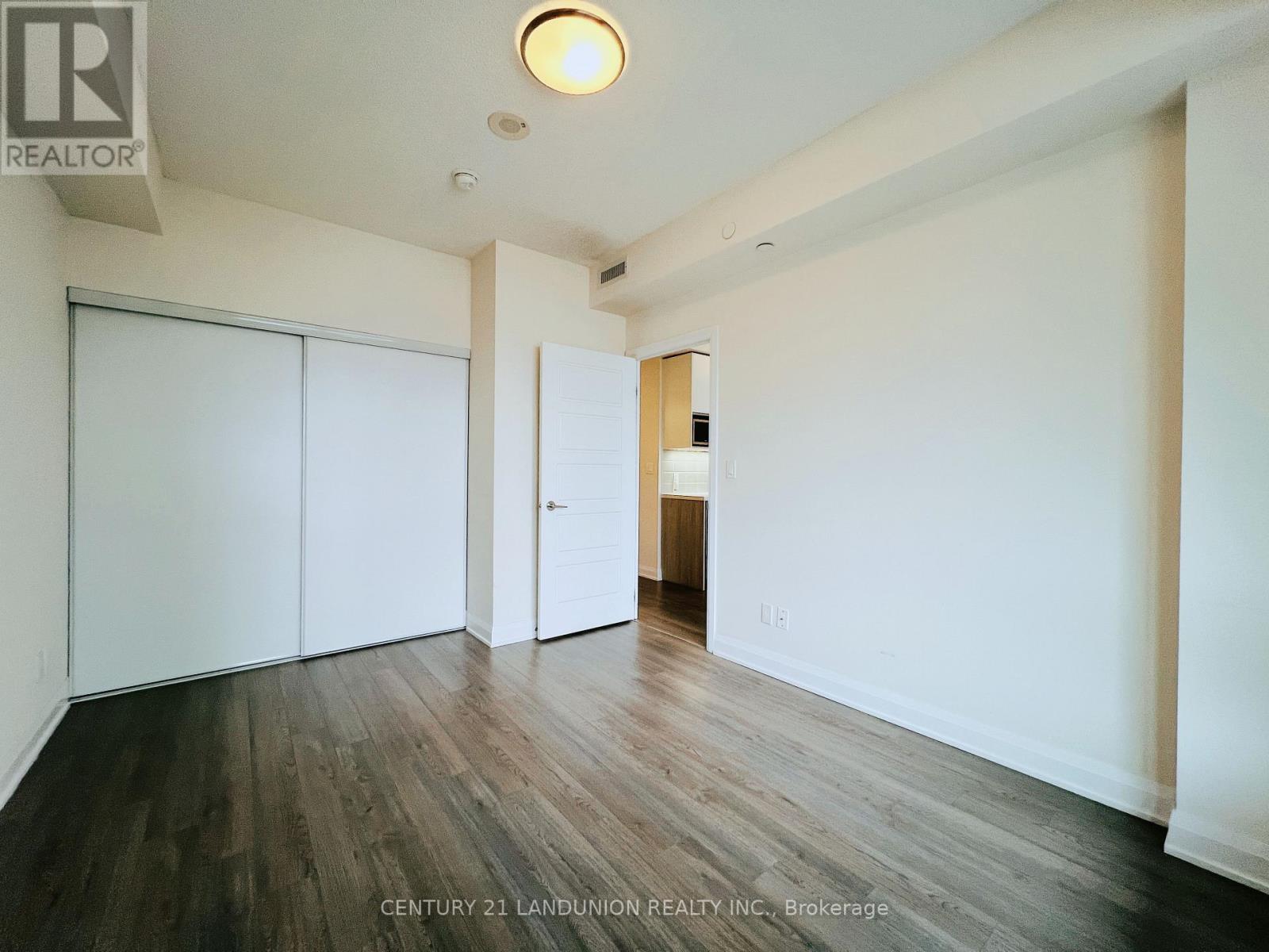 605 - 15 Water Walk Drive, Markham, Ontario L6G 0G2 - Photo 11 - N13710362