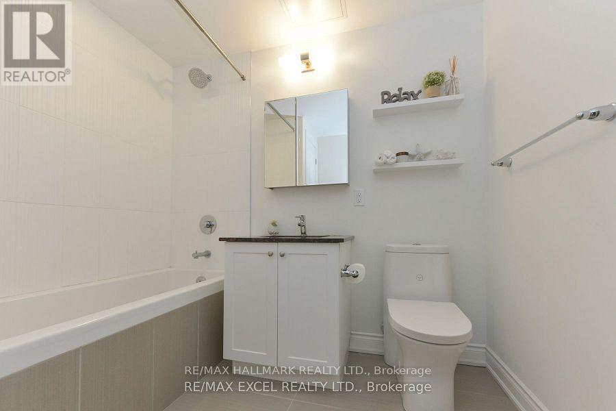 1011 - 9618 Yonge Street, Richmond Hill (North Richvale), Ontario  L4C 0X5 - Photo 10 - N13710382