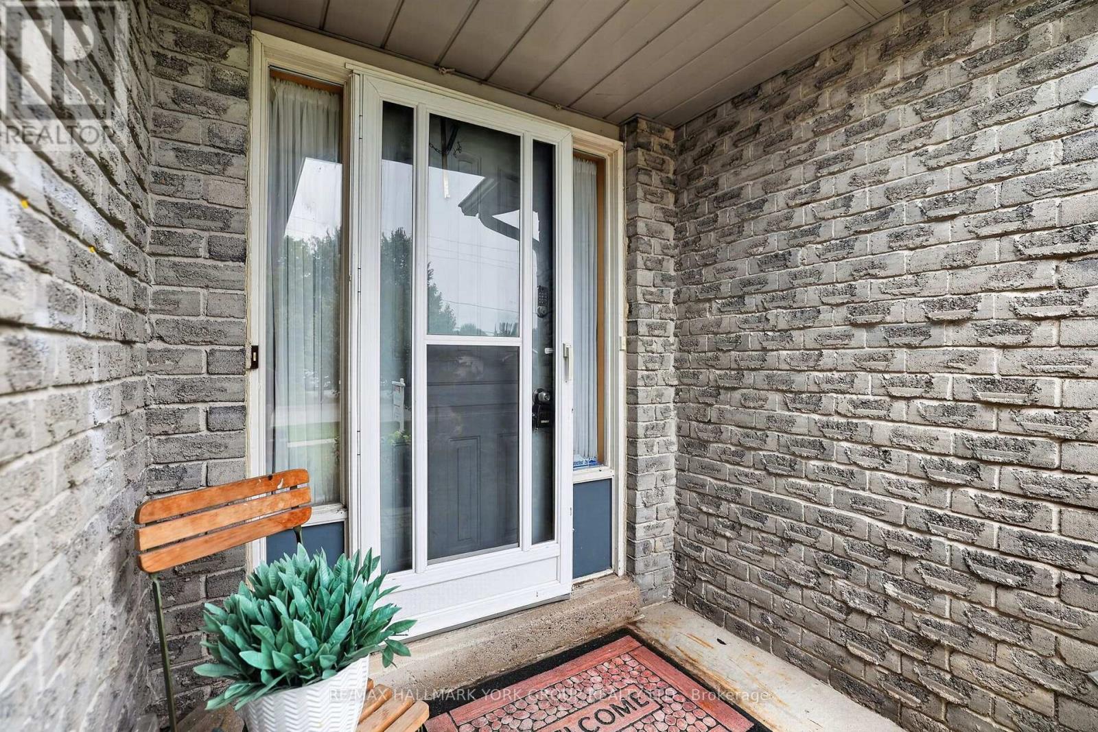59 Riverglen Drive, Georgina, Ontario L4P 3K7 - Photo 4 - N13710400
