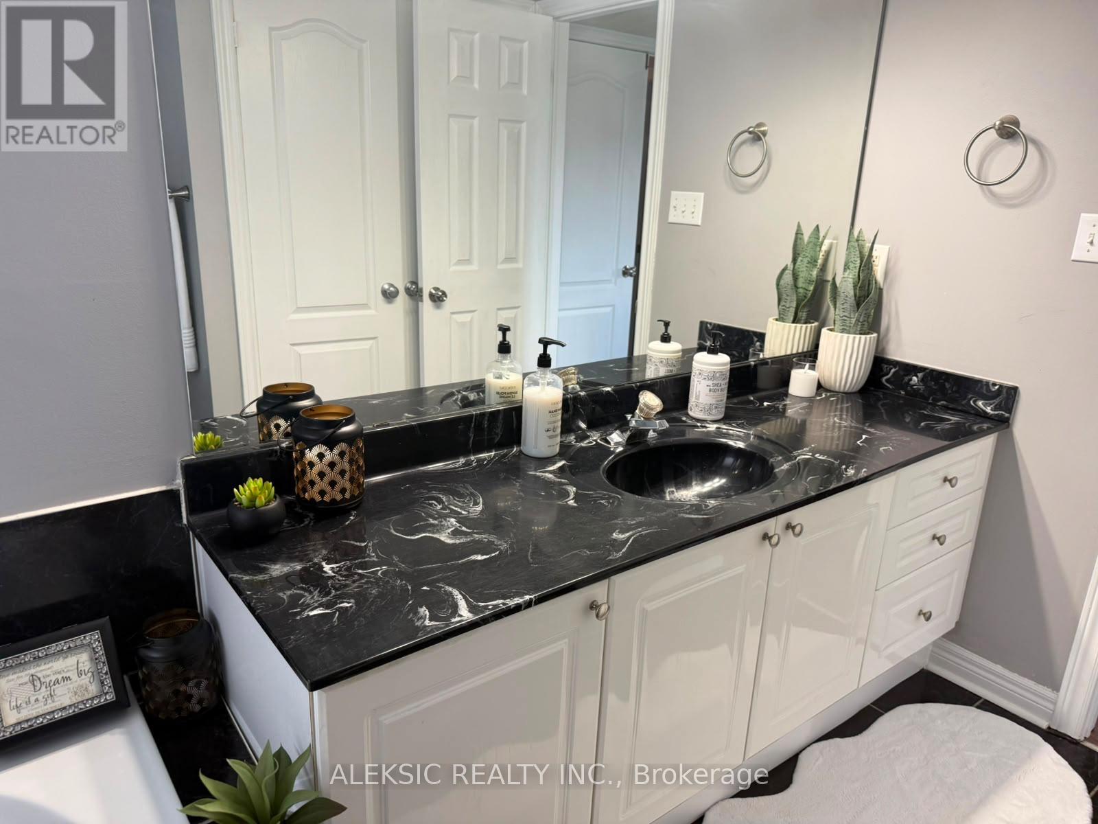 33 Hillpath Crescent, Brampton, Ontario L6Z 4T7 - Photo 26 - W13646328