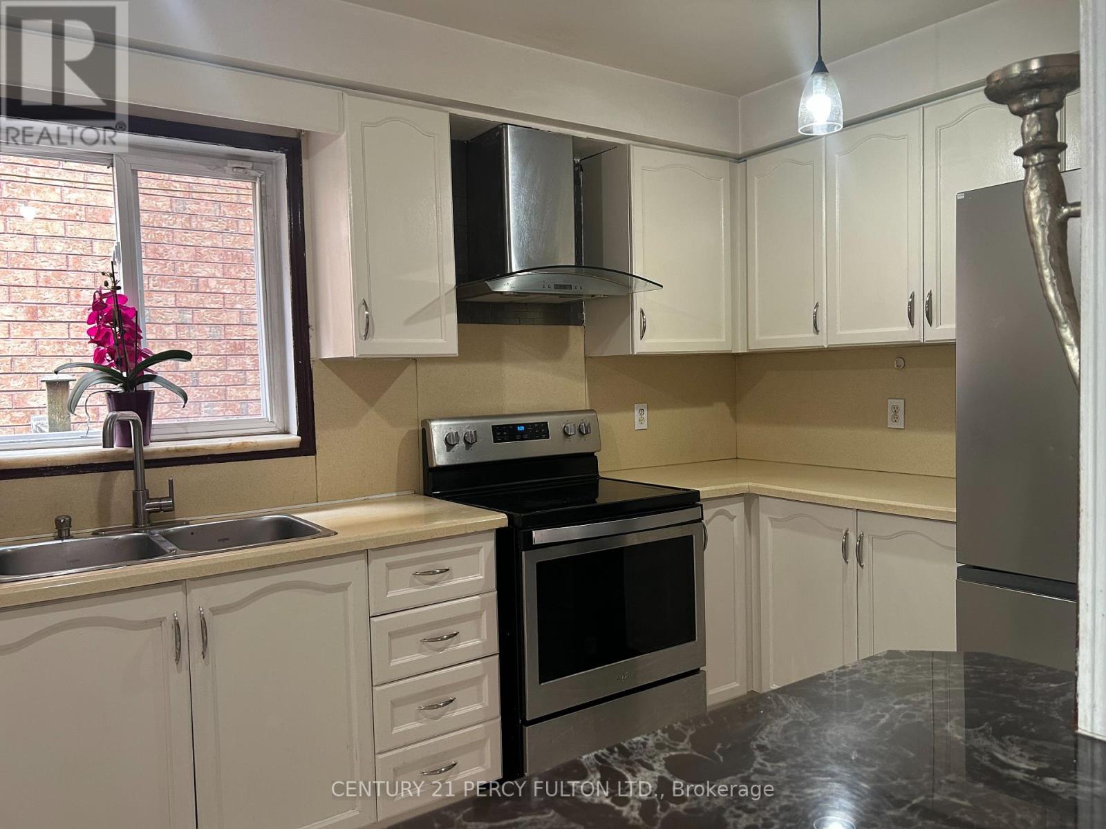 13 Purdy Crescent, Toronto, Ontario  M9N 3X8 - Photo 4 - W13710394