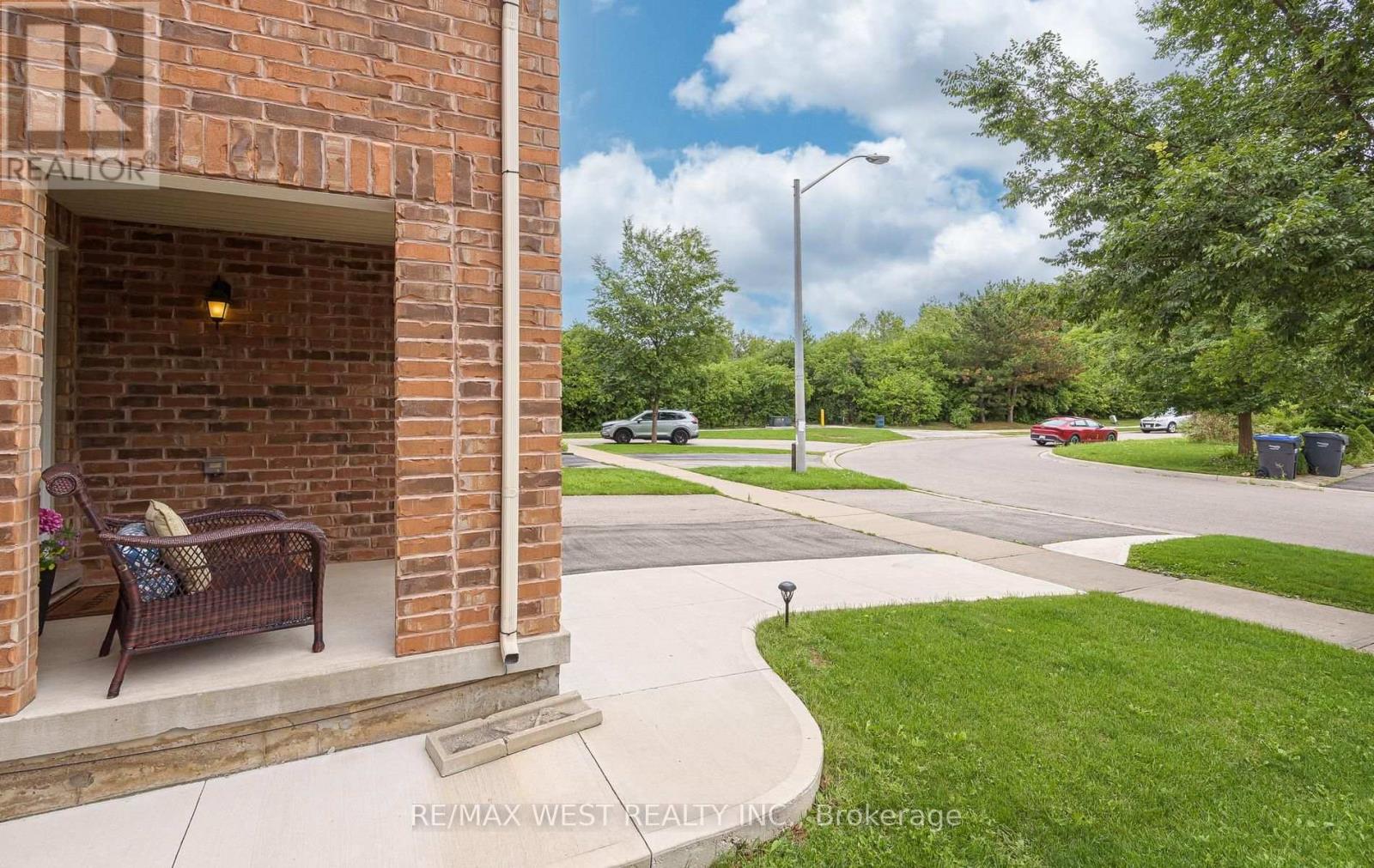 95 Mccleave Crescent, Brampton (Fletcher's West), Ontario  L6Y 4Y9 - Photo 5 - W13710482