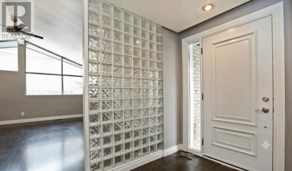 1065 Bomorda Drive, Oakville, Ontario  L6H 1Y3 - Photo 2 - W13710494
