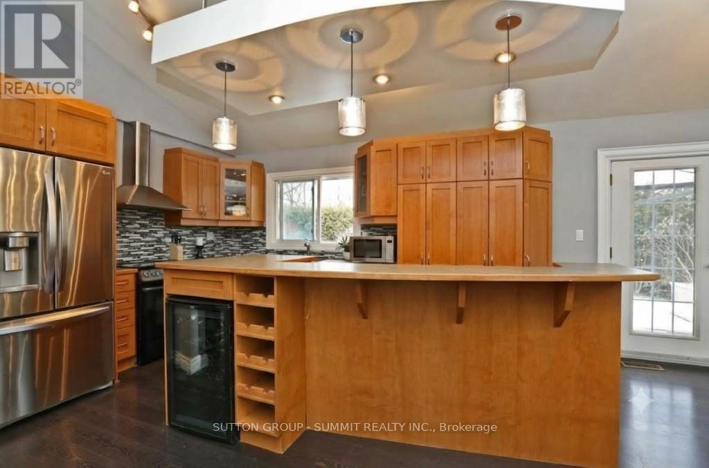 1065 Bomorda Drive, Oakville, Ontario  L6H 1Y3 - Photo 4 - W13710494