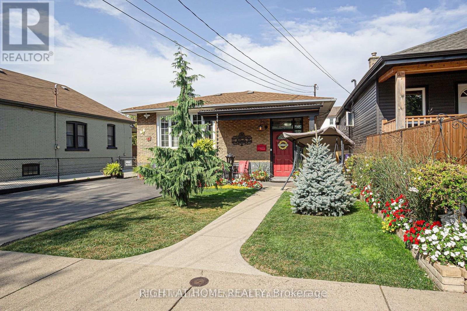 133 Mcanulty Main Boulevard, Hamilton, Ontario  L8H 3H5 - Photo 2 - X13710366