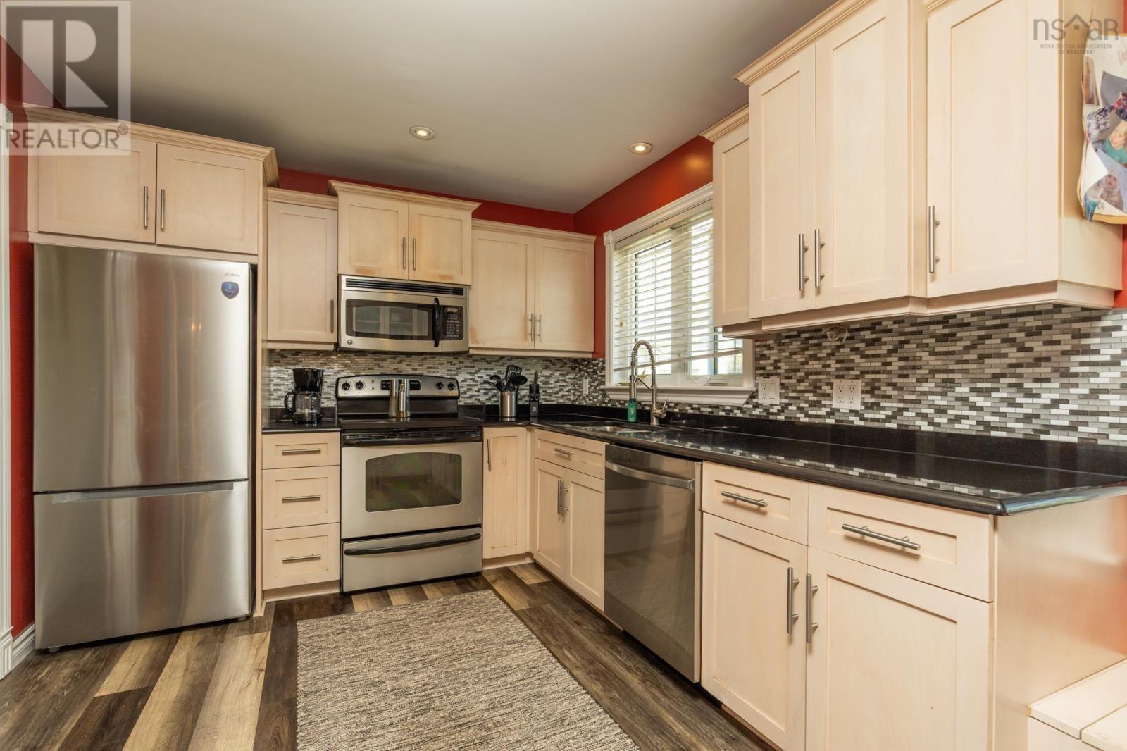 556 Brunswick Street, Yarmouth, Nova Scotia  B5A 4S8 - Photo 4 - 202614520