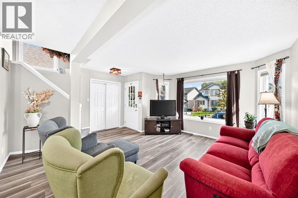 79 Hidden Hills Way Nw, Calgary, Alberta  T3A 5Y3 - Photo 4 - A2338045