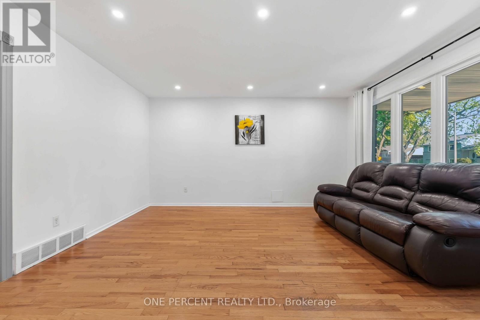 Unit A And Unit B - 933 Kincaid Court, Ottawa, Ontario  K1V 6N7 - Photo 4 - X13600974