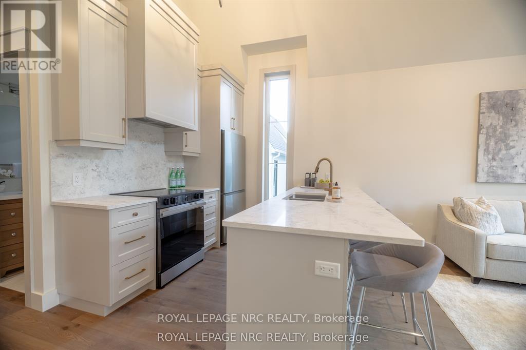 281 Elmwood Avenue, Fort Erie, Ontario  L0S 1B0 - Photo 8 - X12969896