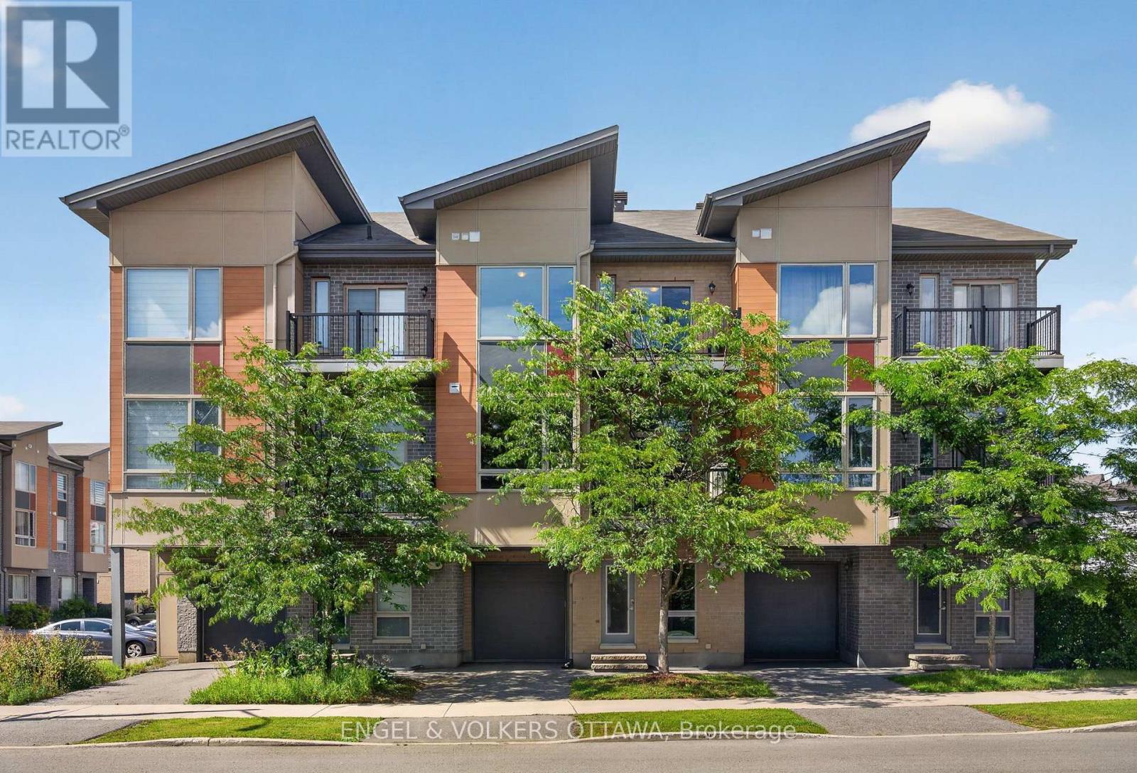 3652 Downpatrick Road, Ottawa, Ontario  K1V 8Y9 - Photo 1 - X13710580