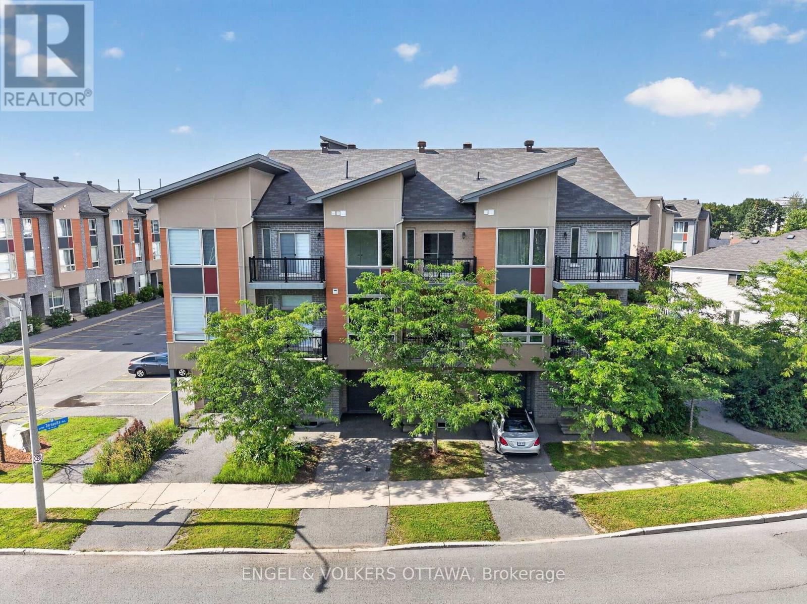 3652 Downpatrick Road, Ottawa, Ontario  K1V 8Y9 - Photo 2 - X13710580