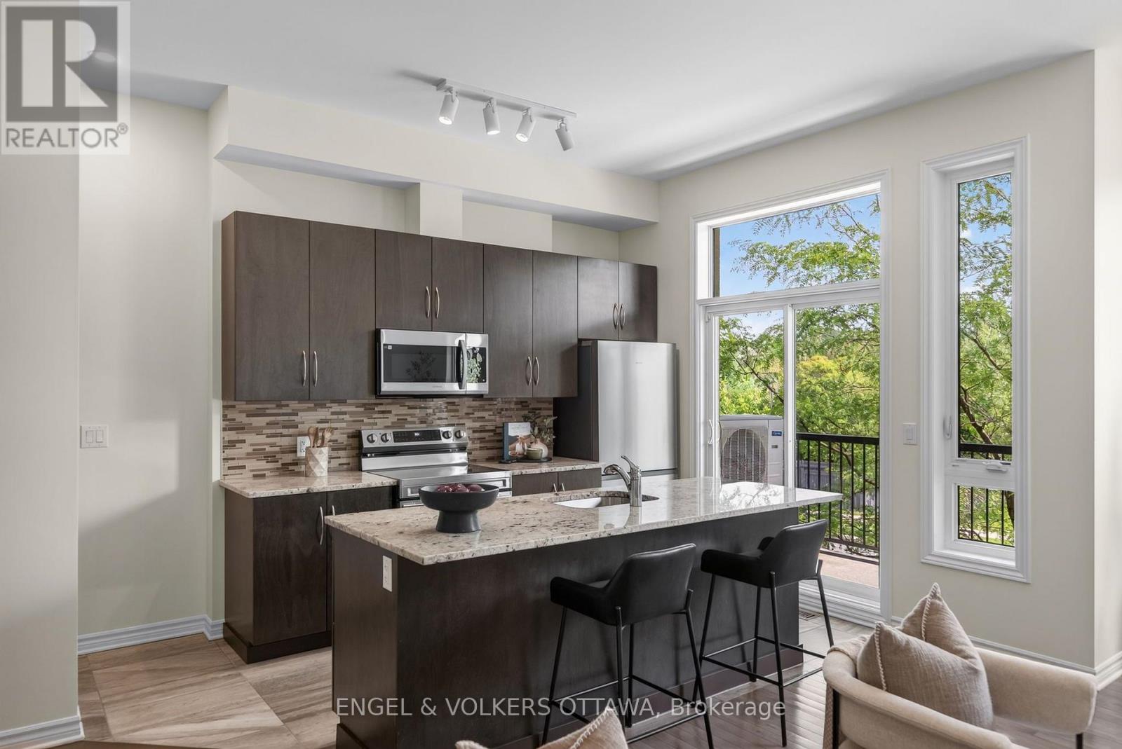 3652 Downpatrick Road, Ottawa, Ontario  K1V 8Y9 - Photo 8 - X13710580