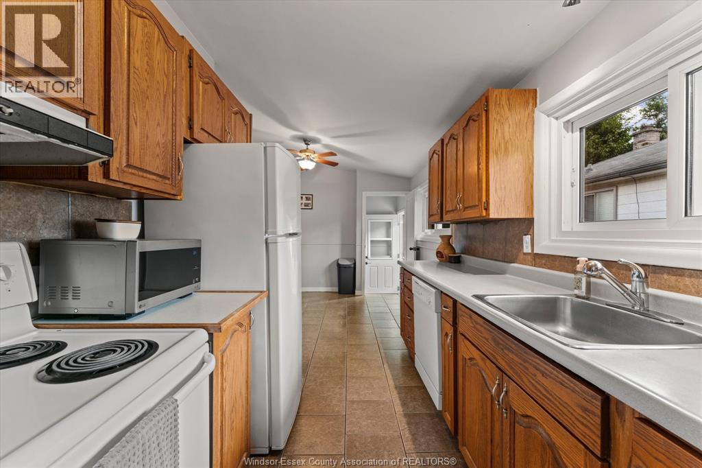 1714 Sun Valley Drive, Windsor, Ontario  N9C 3R2 - Photo 7 - 26020706