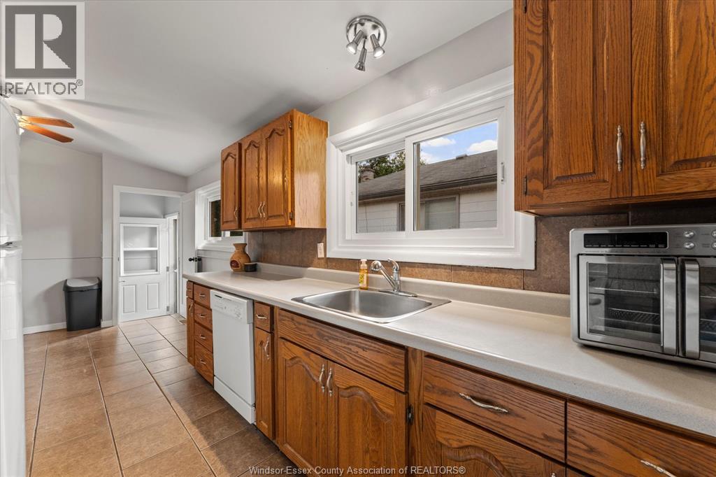 1714 Sun Valley Drive, Windsor, Ontario  N9C 3R2 - Photo 8 - 26020706