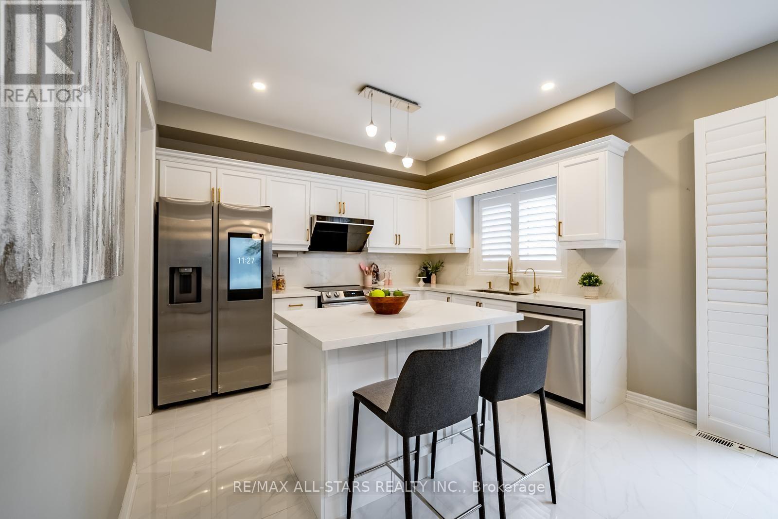 411 Hoover Park Drive, Whitchurch-Stouffville, Ontario  L4A 1P4 - Photo 14 - N13598976