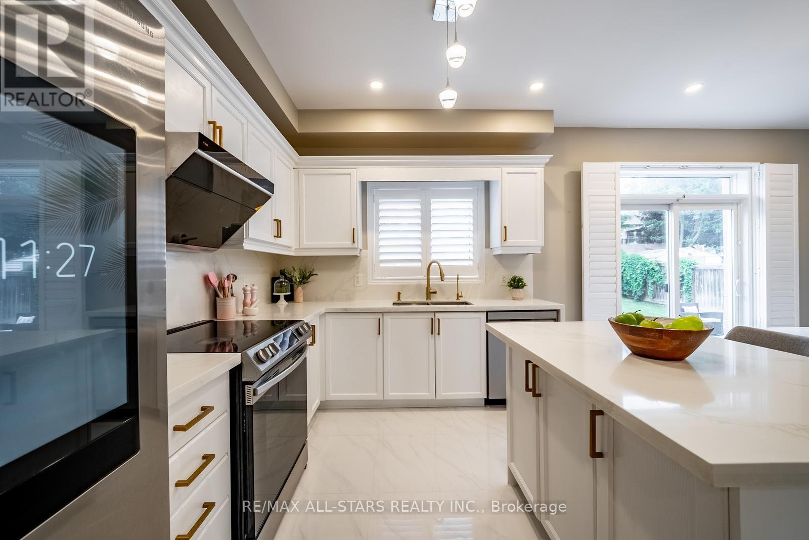 411 Hoover Park Drive, Whitchurch-Stouffville, Ontario  L4A 1P4 - Photo 16 - N13598976