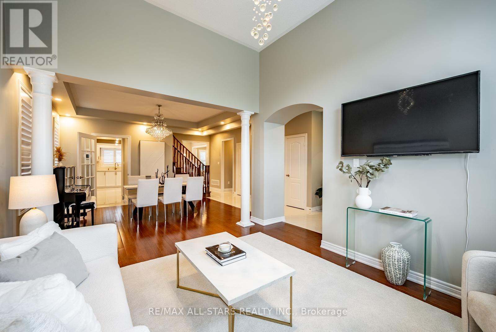 411 Hoover Park Drive, Whitchurch-Stouffville, Ontario  L4A 1P4 - Photo 8 - N13598976