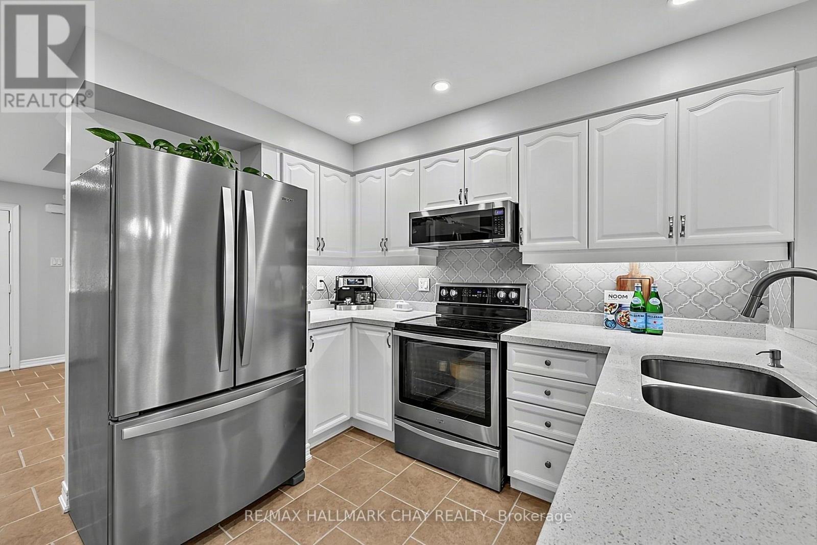 109 Noble Drive, Bradford West Gwillimbury, Ontario  L3Z 3B5 - Photo 6 - N13710496
