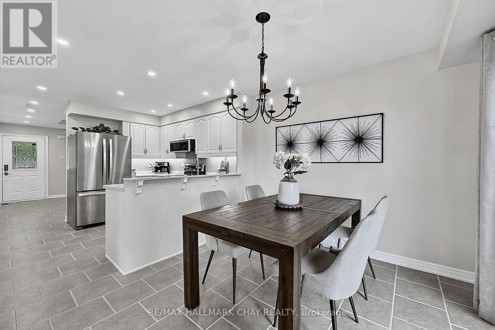 109 Noble Drive, Bradford West Gwillimbury, Ontario  L3Z 3B5 - Photo 9 - N13710496