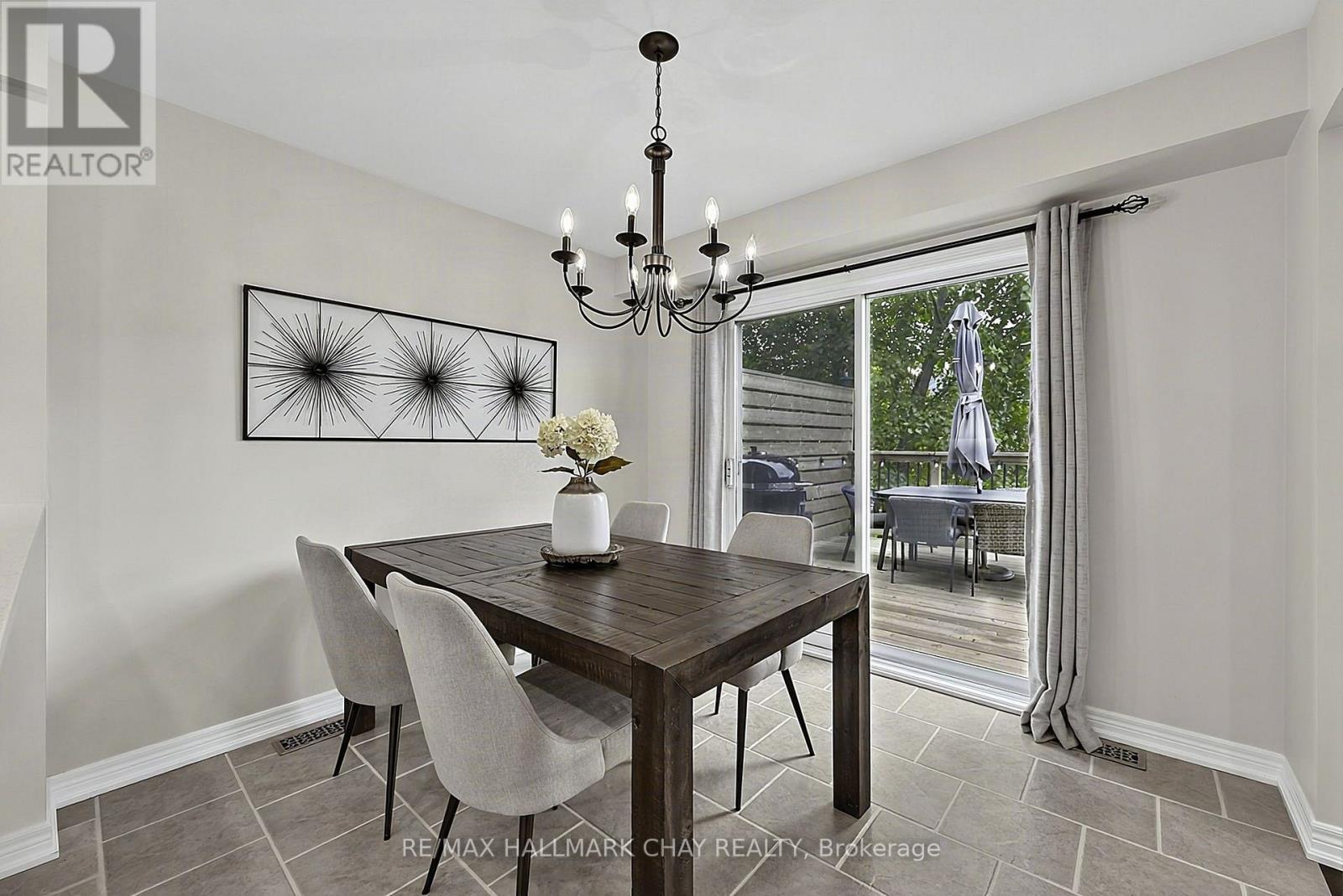 109 Noble Drive, Bradford West Gwillimbury, Ontario  L3Z 3B5 - Photo 8 - N13710496