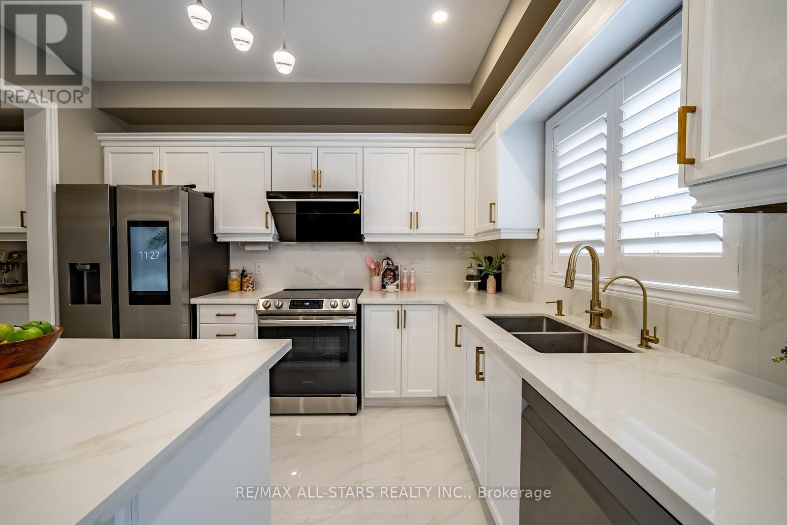 411 Hoover Park Drive, Whitchurch-Stouffville, Ontario  L4A 1P4 - Photo 15 - N13598976