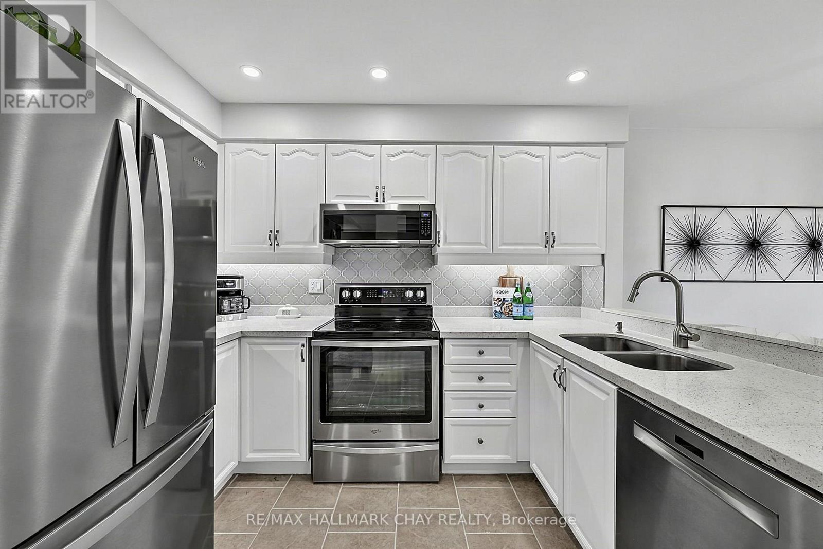 109 Noble Drive, Bradford West Gwillimbury, Ontario  L3Z 3B5 - Photo 5 - N13710496