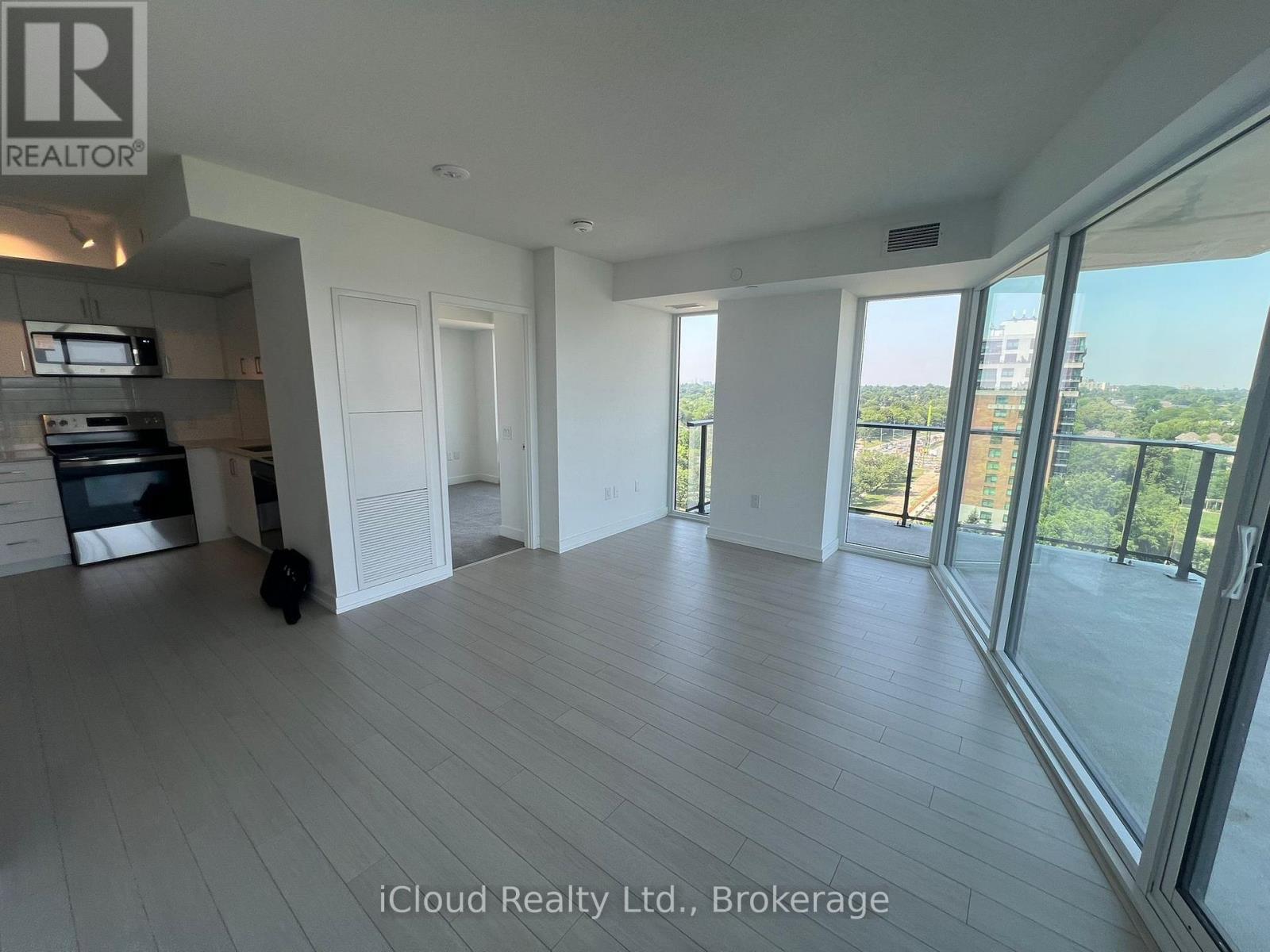1102 - 4010 Eglinton Avenue, Toronto, Ontario  M9A 0G5 - Photo 2 - W13673918