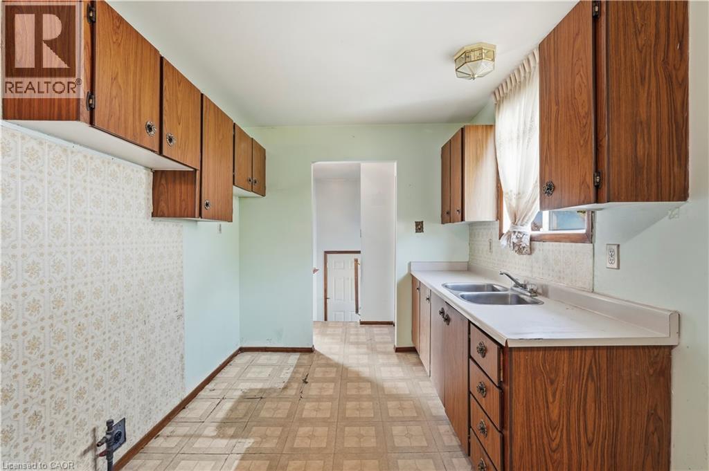 15 Duncairn Court, Hamilton, Ontario  L9C 6G2 - Photo 12 - 40857715