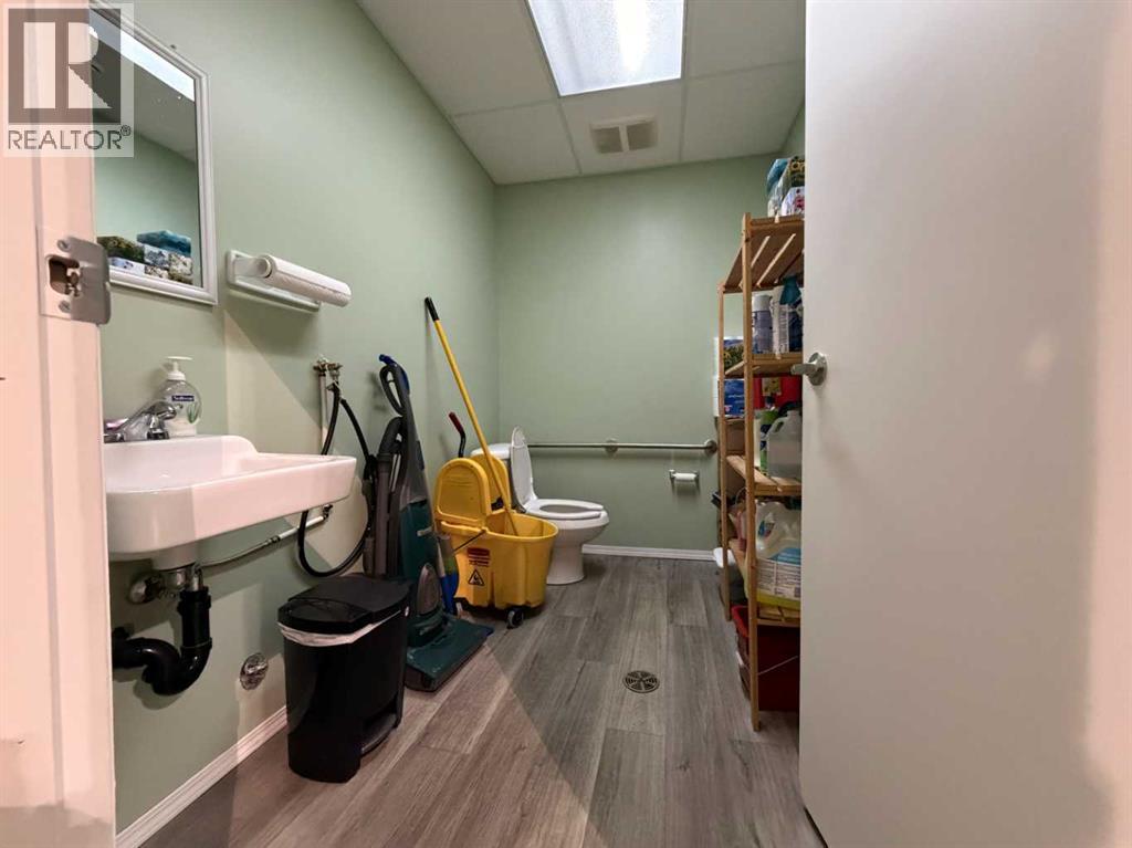 108, 2201 Box Springs Boulevard NW, Medicine Hat, Alberta  T1C 0C8 - Photo 22 - A2339820
